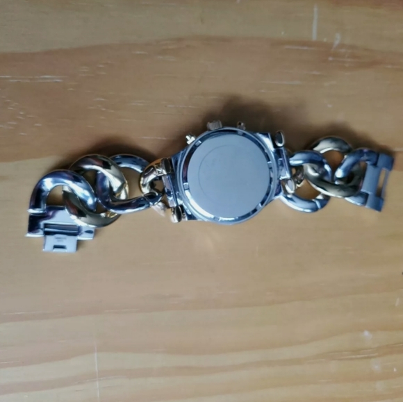 MICHAEL KORS Runway MK-3199 White Dial Lady's Watch Genuine - Picture 6 of 6